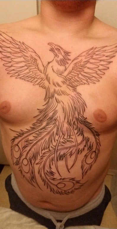 点击大图看下一张：凤凰纹身 男生胸前生动的凤凰纹身图片