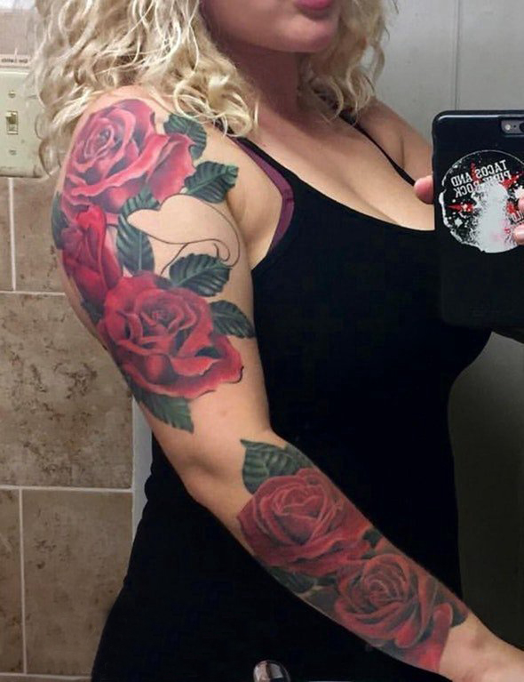 点击大图看下一张：花朵纹身 女生手臂上彩色的玫瑰花臂纹身图片