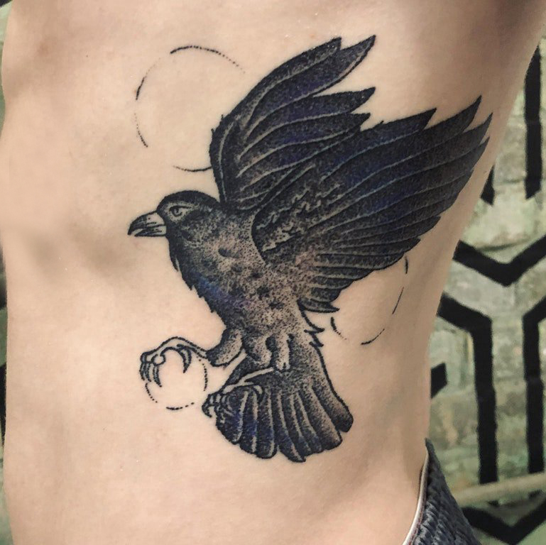 点击大图看下一张：老鹰纹身图案 男生侧肋上老鹰纹身图案