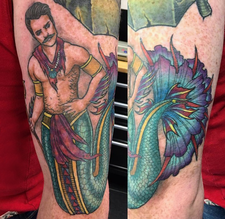 点击大图看下一张：美人鱼纹身 男生手臂上彩色的美人鱼纹身图片