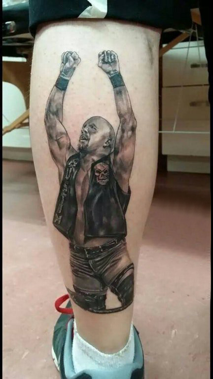 点击大图看下一张：人物纹身  男生小腿上黑灰的人物纹身图片