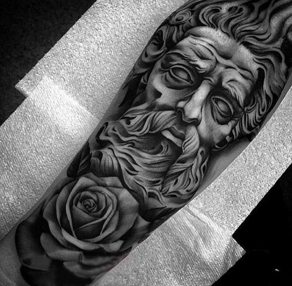 点击大图看下一张：手臂纹身素材 男生手臂上玫瑰和人物纹身图片