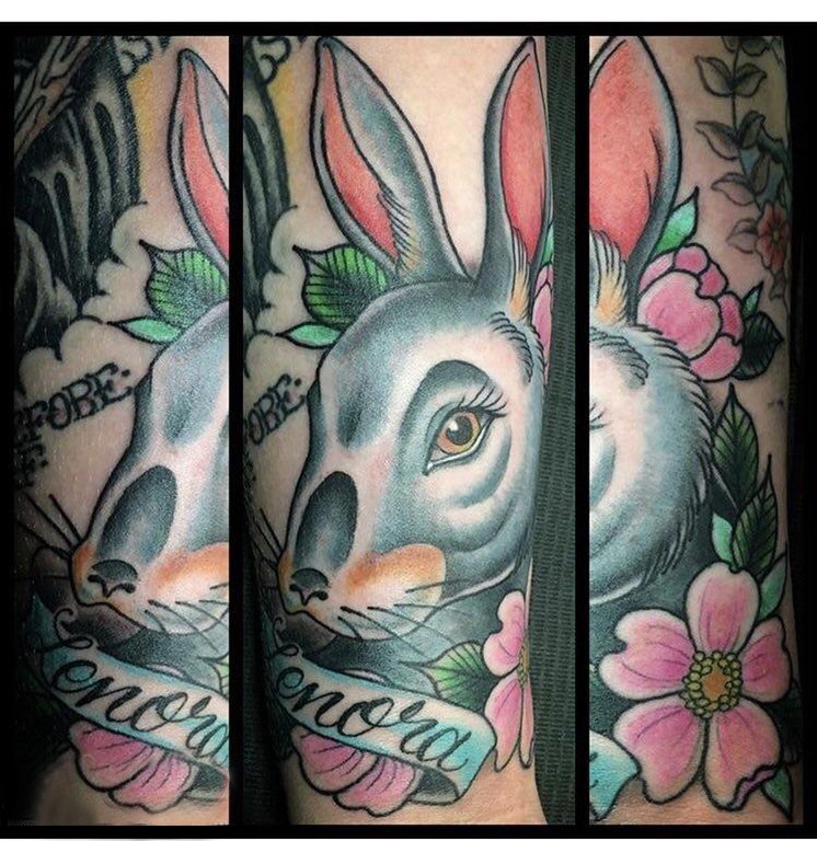 点击大图看下一张：兔子纹身 女生手臂上兔子和花朵纹身图片