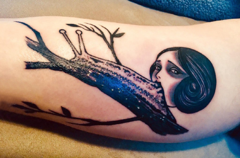 点击大图看下一张：纹身树枝  女生手臂上树枝与女孩纹身图片