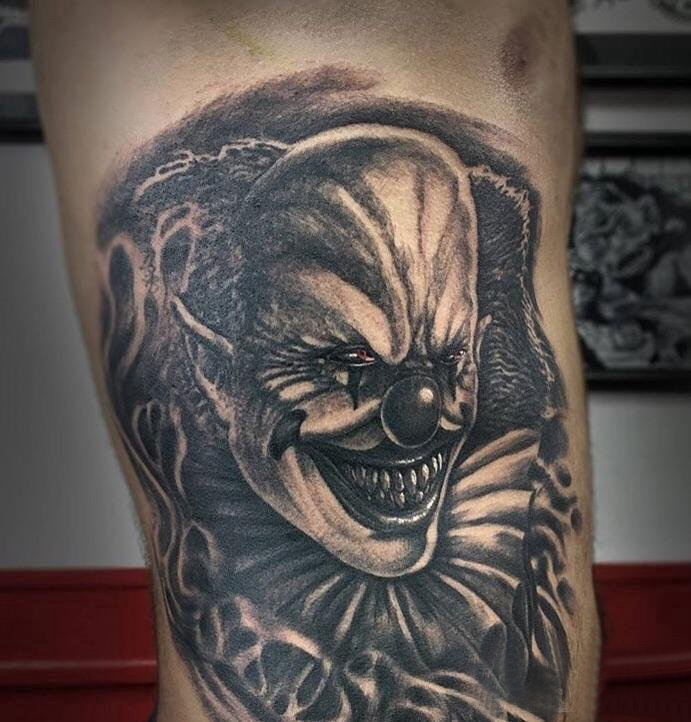 点击大图看下一张：小丑纹身 男生大腿上恐怖的小丑纹身图片