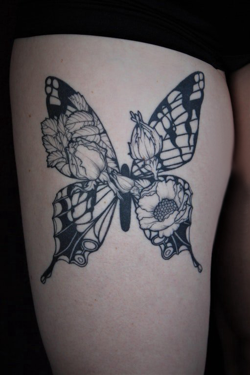 点击大图看下一张：3d蝴蝶纹身 女生大腿上花朵和蝴蝶纹身图片
