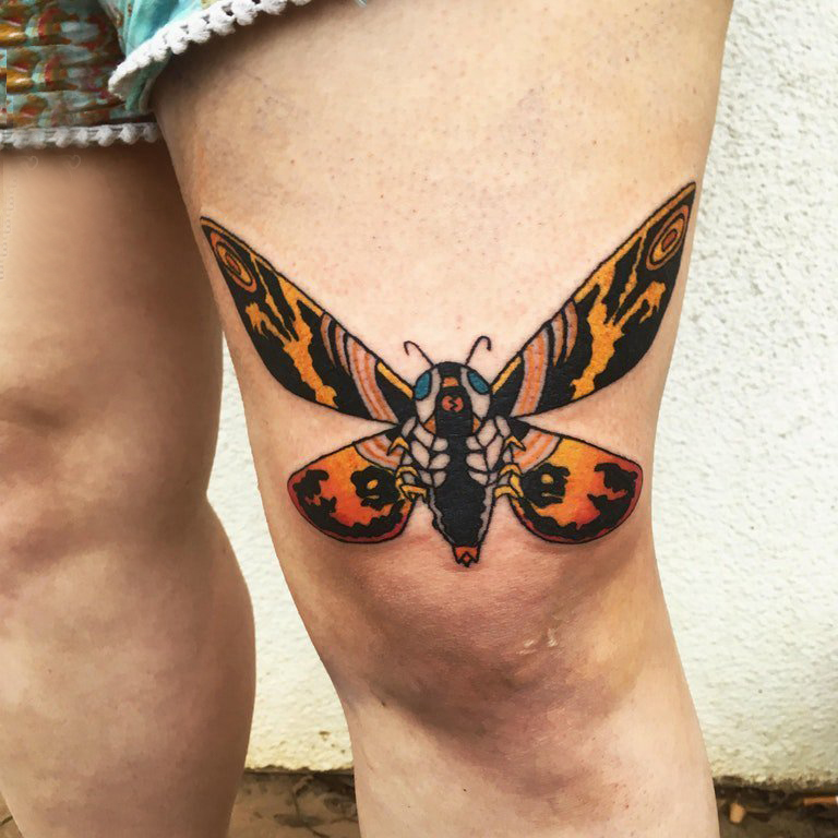 点击大图看下一张：蝴蝶纹身图片 女生大腿上蝴蝶纹身图片