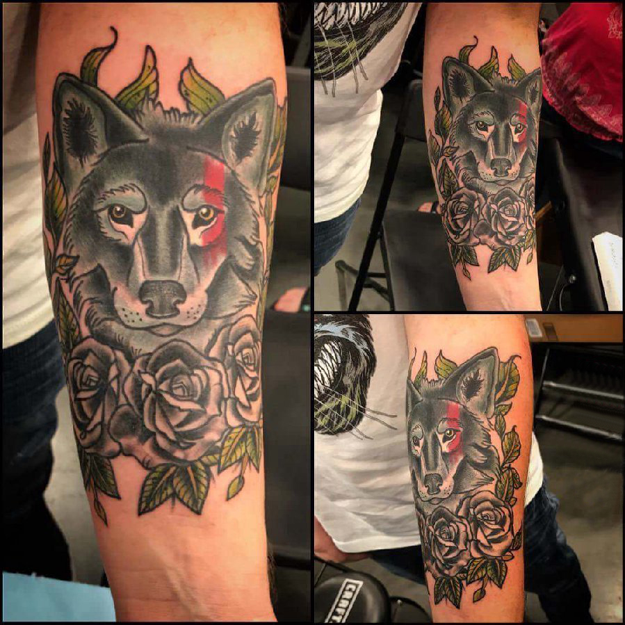 点击大图看下一张：狼和花纹身图案  男生小臂上狼和花纹身图片