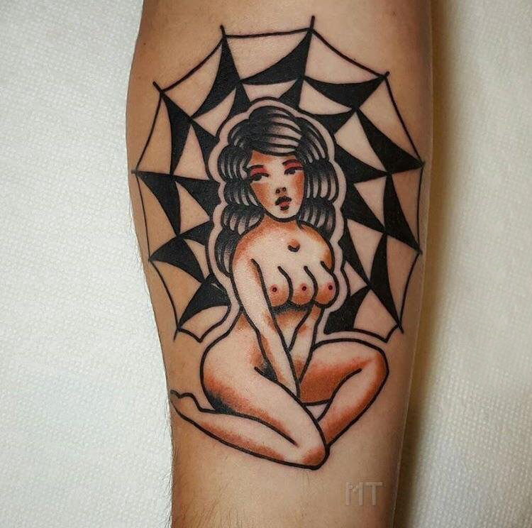 点击大图看下一张：纹身女裸体  女生小腿上创意的女裸体纹身图片