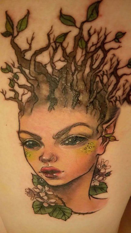 点击大图看下一张：人物肖像纹身   女生大腿上彩绘精灵纹身图片