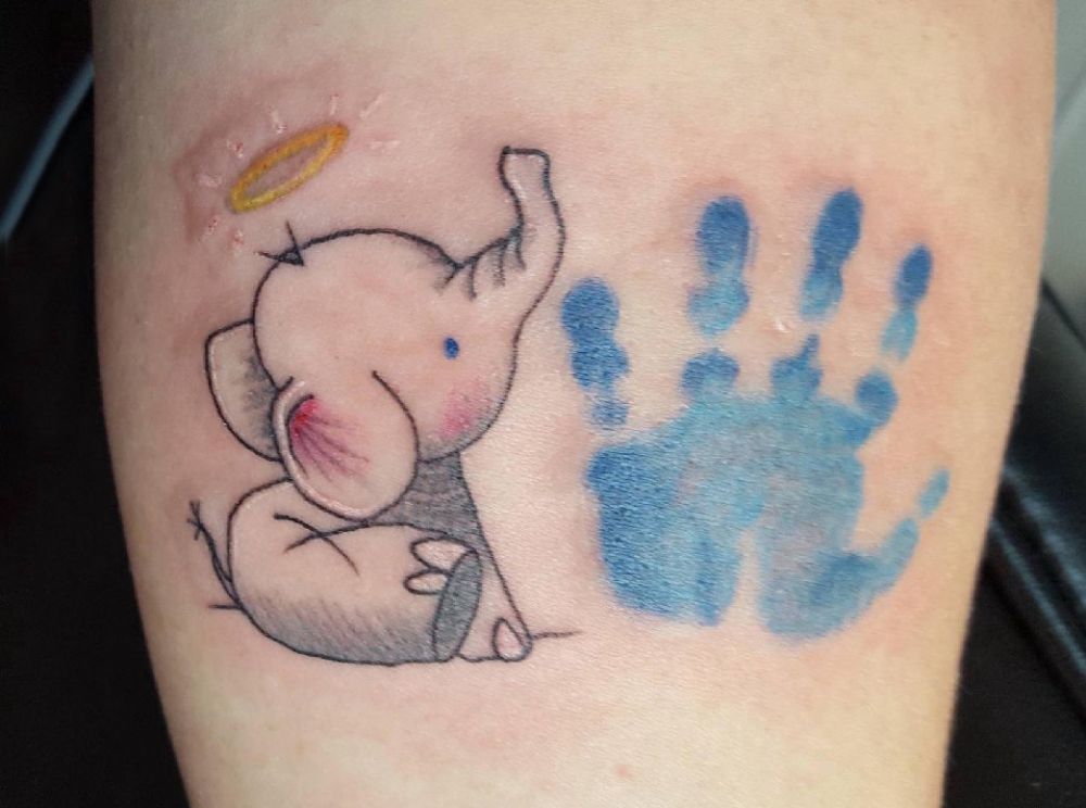 点击大图看下一张：纹身手臂女生 女生手臂上象和手掌印纹身图片