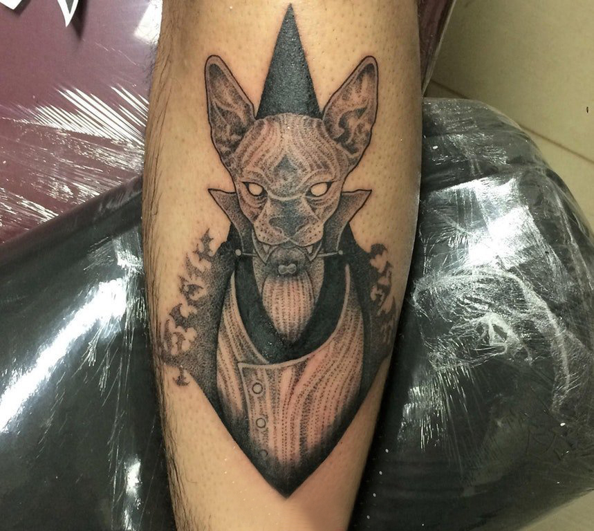 点击大图看下一张：百乐动物纹身 男生小腿上几何和小狗纹身图片