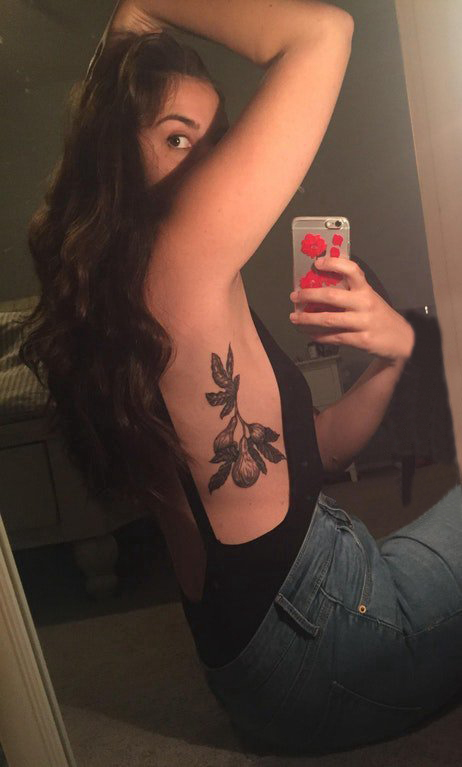 点击大图看下一张：植物纹身  女生侧腰上小清新的植物纹身图片