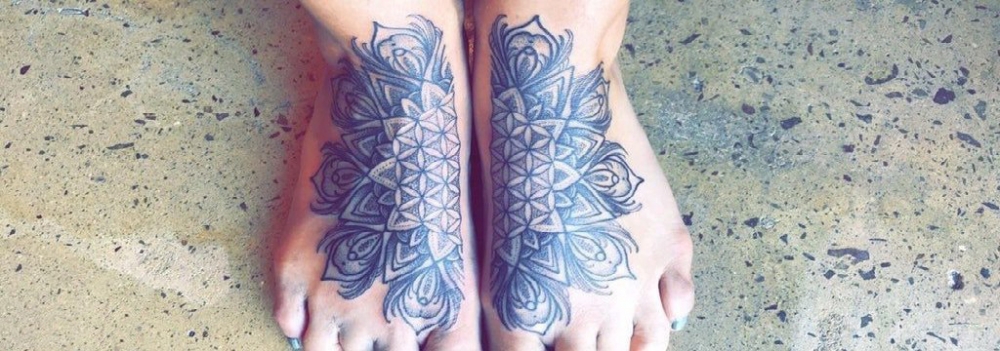 点击大图看下一张：梵花纹身 女生脚部梵花纹身图片