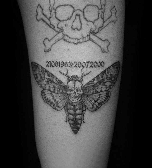 点击大图看下一张：骷髅和蝴蝶纹身图案  女生腿上骷髅和蝴蝶纹身图片