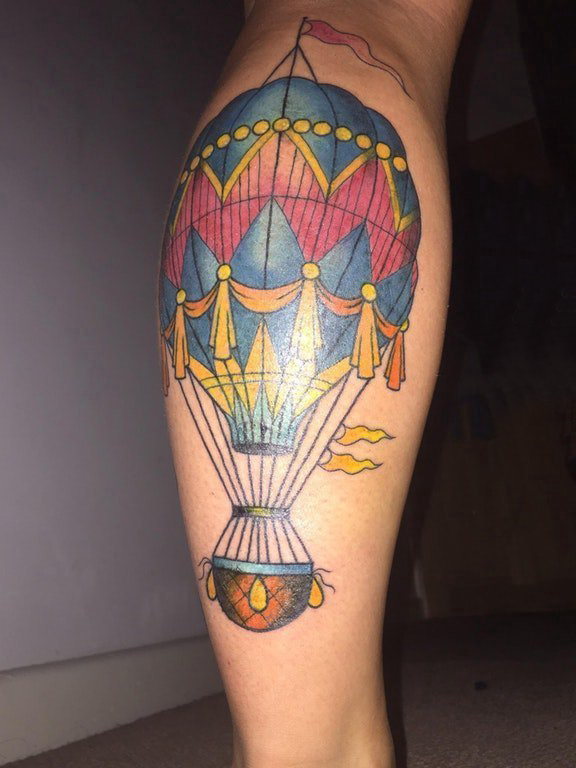 点击大图看下一张：欧美小腿纹身 男生小腿上彩色的热气球纹身图片
