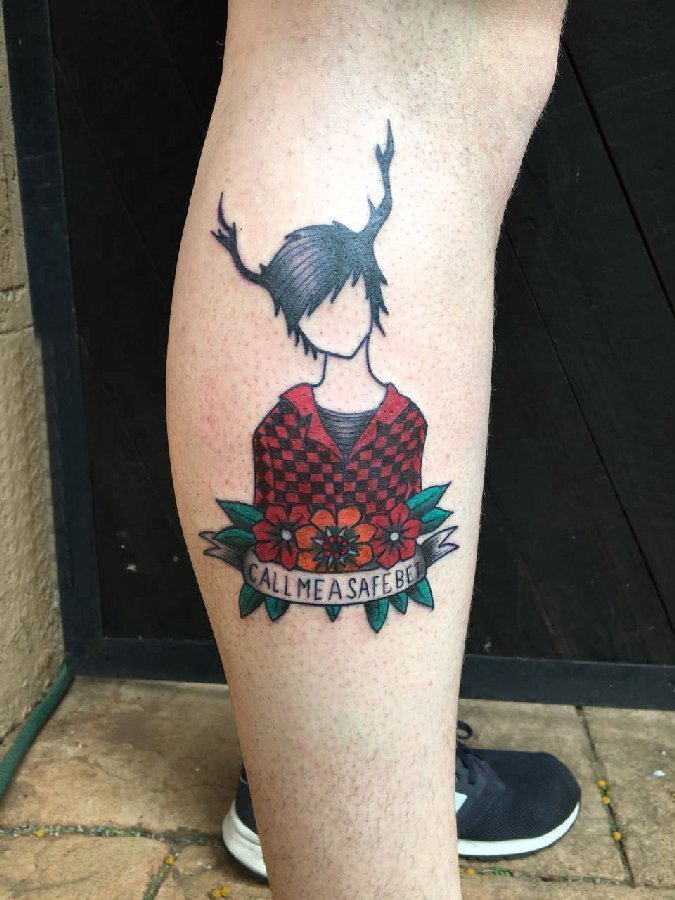 点击大图看下一张：欧美小腿纹身 男生小腿上植物和人物纹身图片