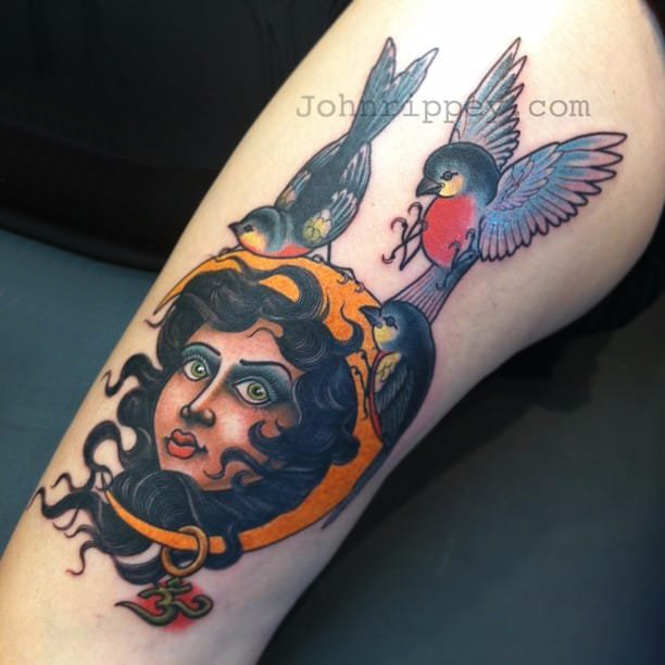 点击大图看下一张：双大臂纹身  女生手臂上人物和鸟纹身图片