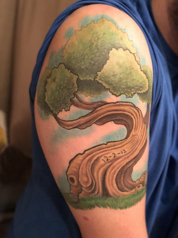 点击大图看下一张：纹身树枝  男生手臂上彩色对的树枝纹身图片