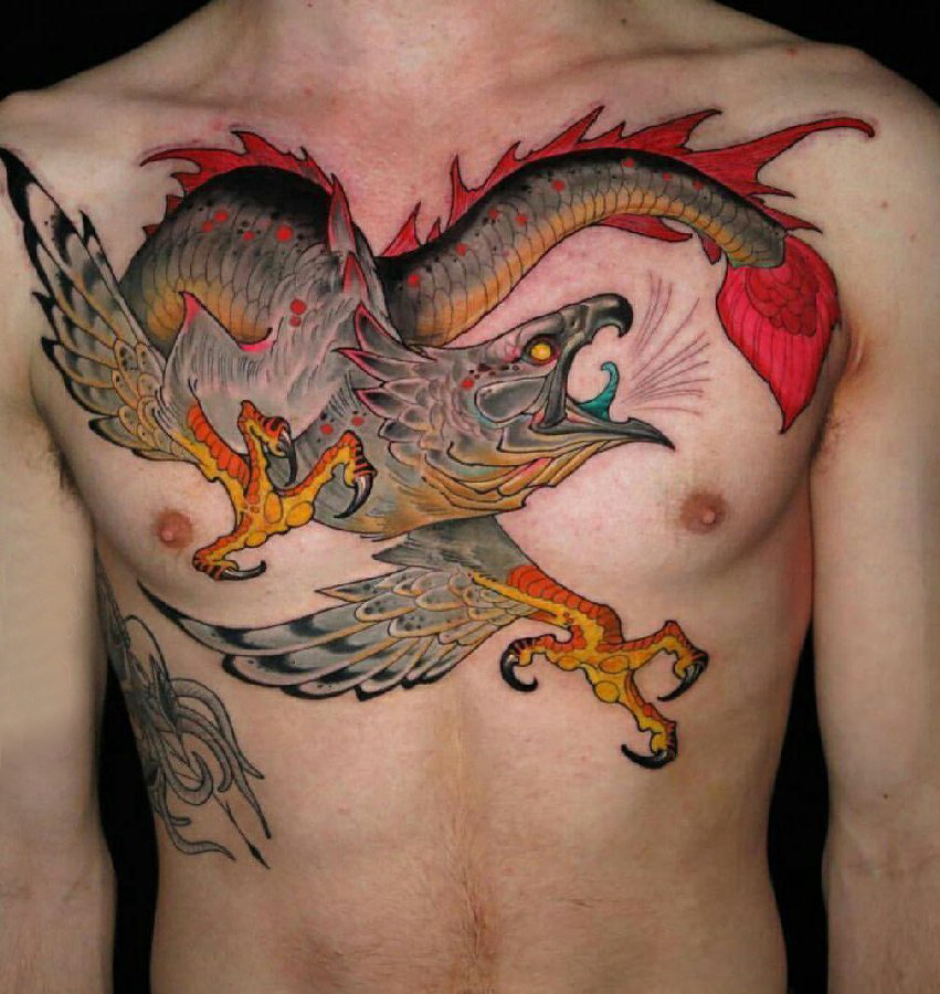点击大图看下一张：纹身胸部男 男生胸部勇猛的老鹰纹身图片