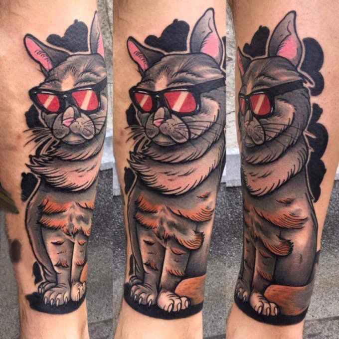 点击大图看下一张：小猫咪纹身 男生小腿上彩色的小猫咪纹身图片
