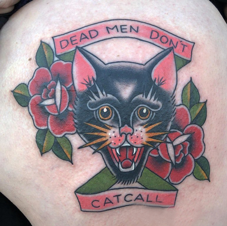 点击大图看下一张：小清新猫咪纹身 女生大腿上花朵和猫咪纹身图片
