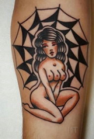 纹身女裸体  女生小腿上创意的女裸体纹身图片