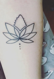 欧美小腿纹身 女生小腿上黑色的莲花纹身图片