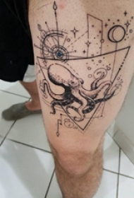 黑色章鱼纹身 男生大腿上黑色章鱼纹身图片
