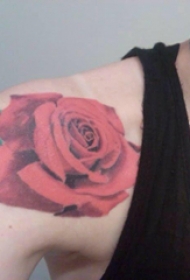 纹身玫瑰花  女生鉴赏彩色的玫瑰花纹身图片