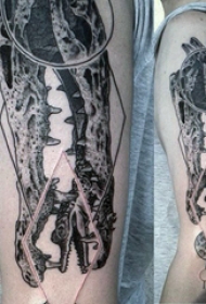 鳄鱼纹身图案 多款黑灰纹身素描鳄鱼纹身图案