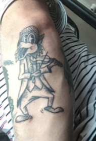 纹身卡通  男生手臂上黑灰的卡通人物纹身图片