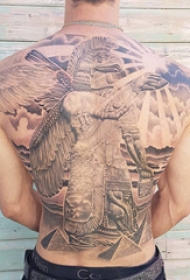 后背纹身男 男生后背上黑色的玛雅传统纹身图片