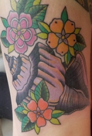 建筑物纹身  女生手臂上建筑物和花朵纹身图片