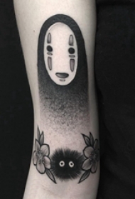 手臂纹身图片 女生手臂上花朵和卡通人物纹身图片