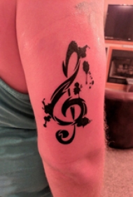 音符纹身 女生手臂上音符纹身图片