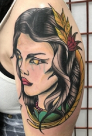 大臂纹身图 女生大臂上植物和人物纹身图片