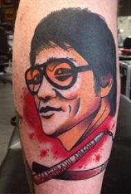 人物肖像纹身  男生小腿上彩绘的人物肖像纹身图片