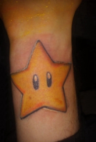 手臂纹身图片 男生手臂上彩色的五角星纹身图片