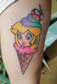 双大臂纹身 女生大臂上冰淇淋和人物纹身图片