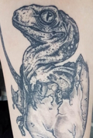 德国恐龙纹身 女生大腿上德国恐龙纹身图片