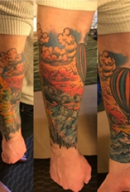 手臂纹身素材 男生手臂上热气球和风景纹身图片