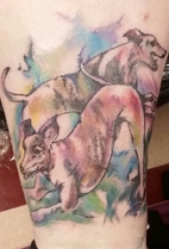 小动物纹身 女生大腿上彩色的小狗纹身图片