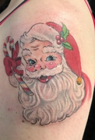 圣诞纹身 男生大臂上彩色的圣诞老人纹身图片
