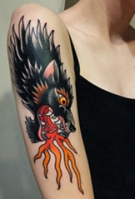 大臂纹身图 女生大臂上彩色的狼头纹身图片