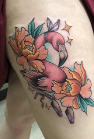大腿纹身传统 女生大腿上花朵和动物纹身图片