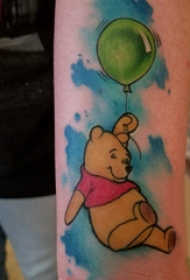纹身卡通 女生手臂上气球和小熊维尼纹身图片