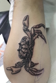 螃蟹纹身图案 男生手臂上螃蟹纹身图案
