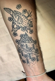 手臂纹身素材 男生手臂上鸟和风景纹身图片