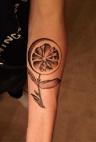 植物纹身 男生手臂上神奇的植物纹身图片
